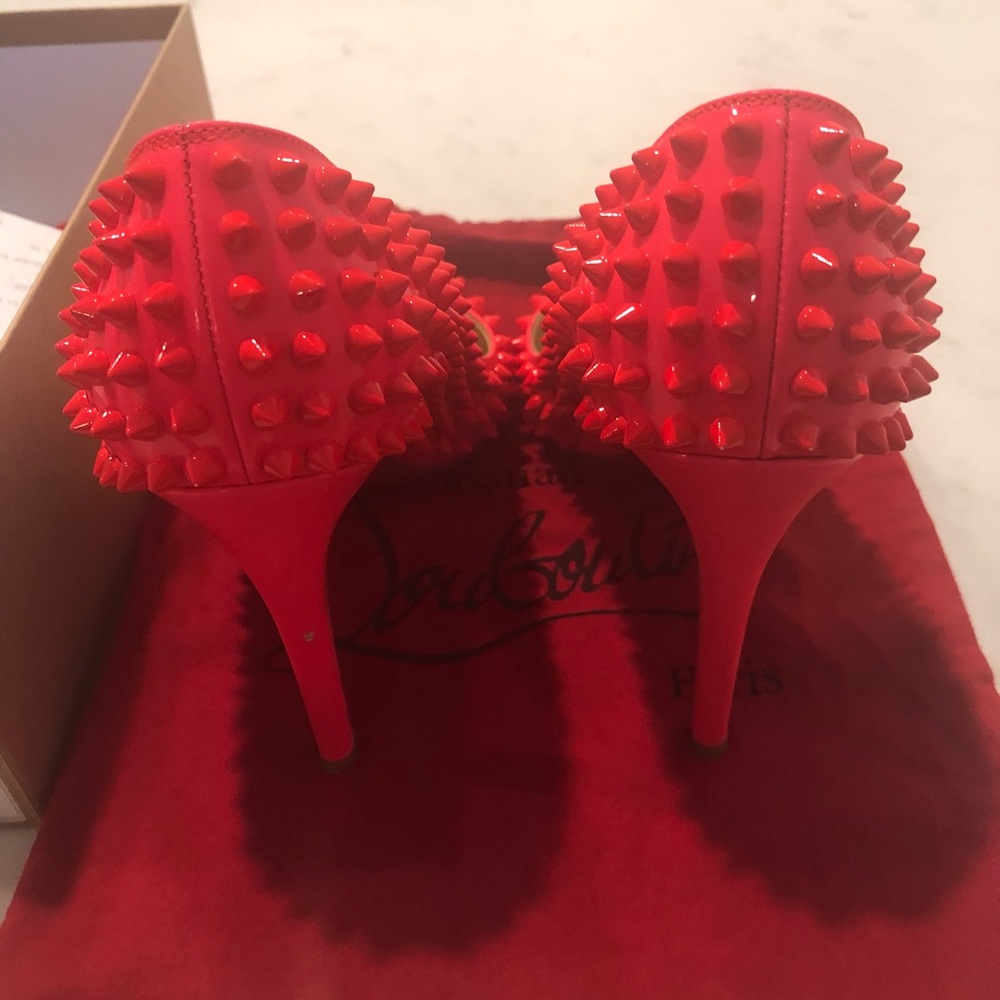 Christian Louboutin pumps. - Picture 3 of 6